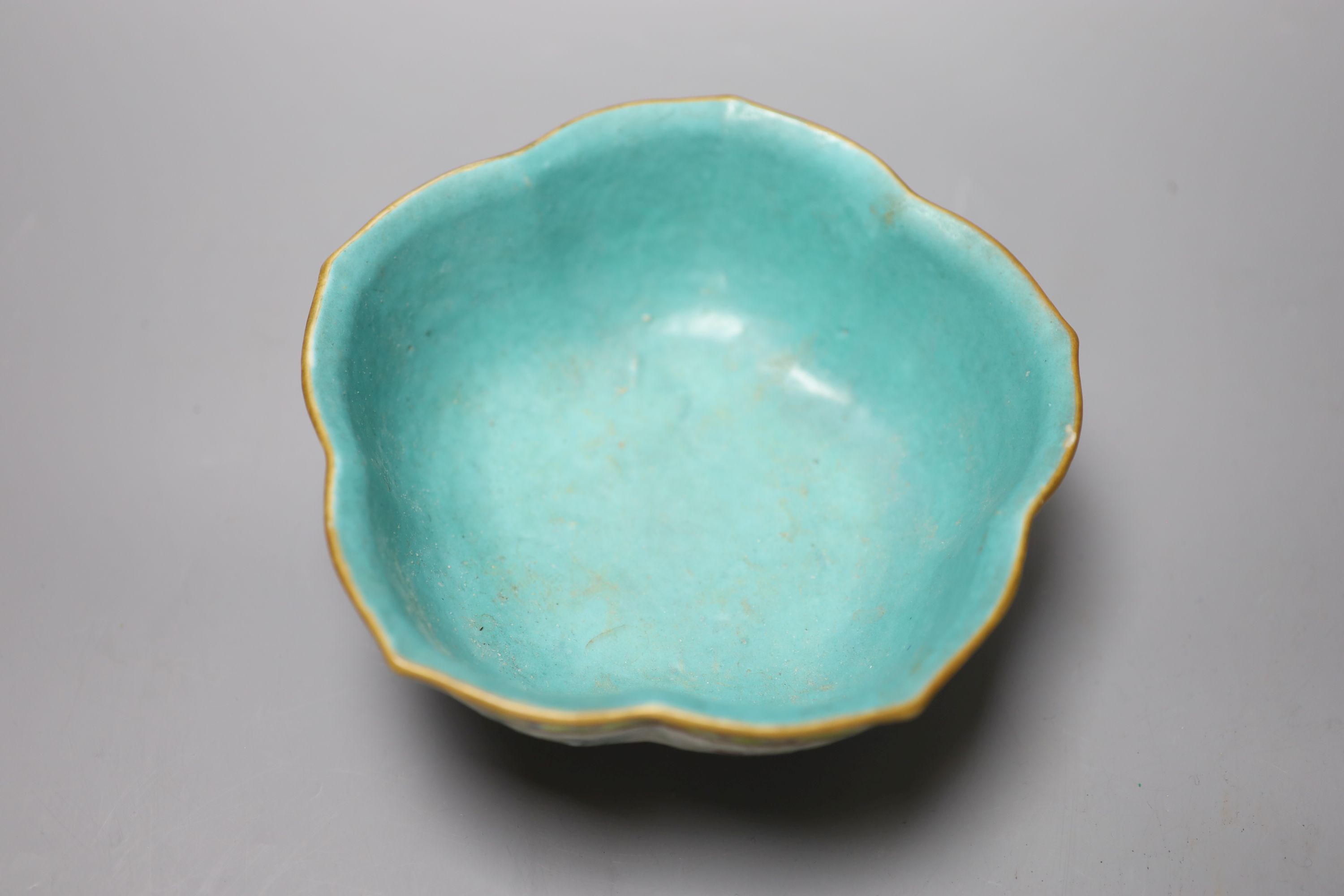 A Chinese polychrome famille rose petal lobed bowl, Tongzhi seal mark and period, diameter 18cm